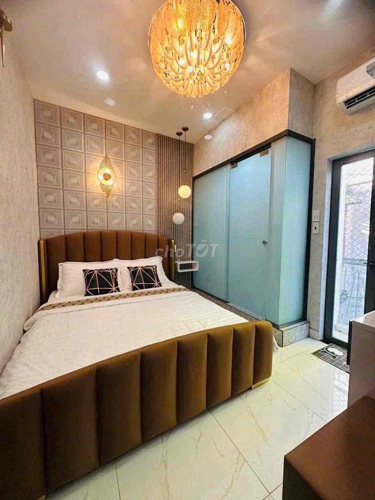 Renting a nice new house in front of the Duy Tân bread-room costs 15 million.
