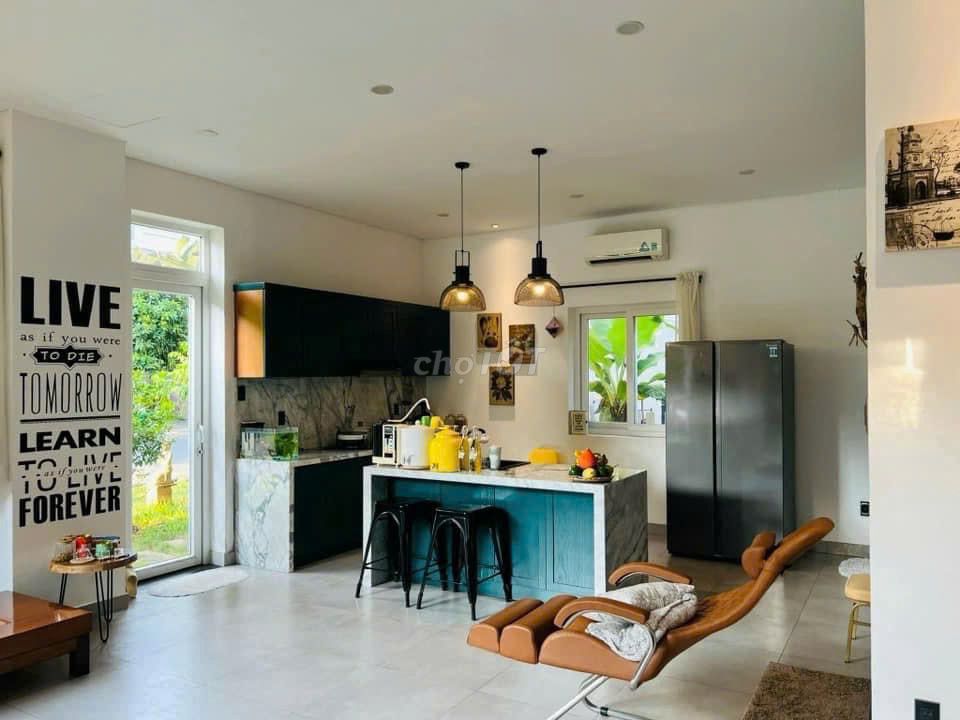 Rent the Kadc Park Riverside Three L4 bedrooms near vx Interstate
