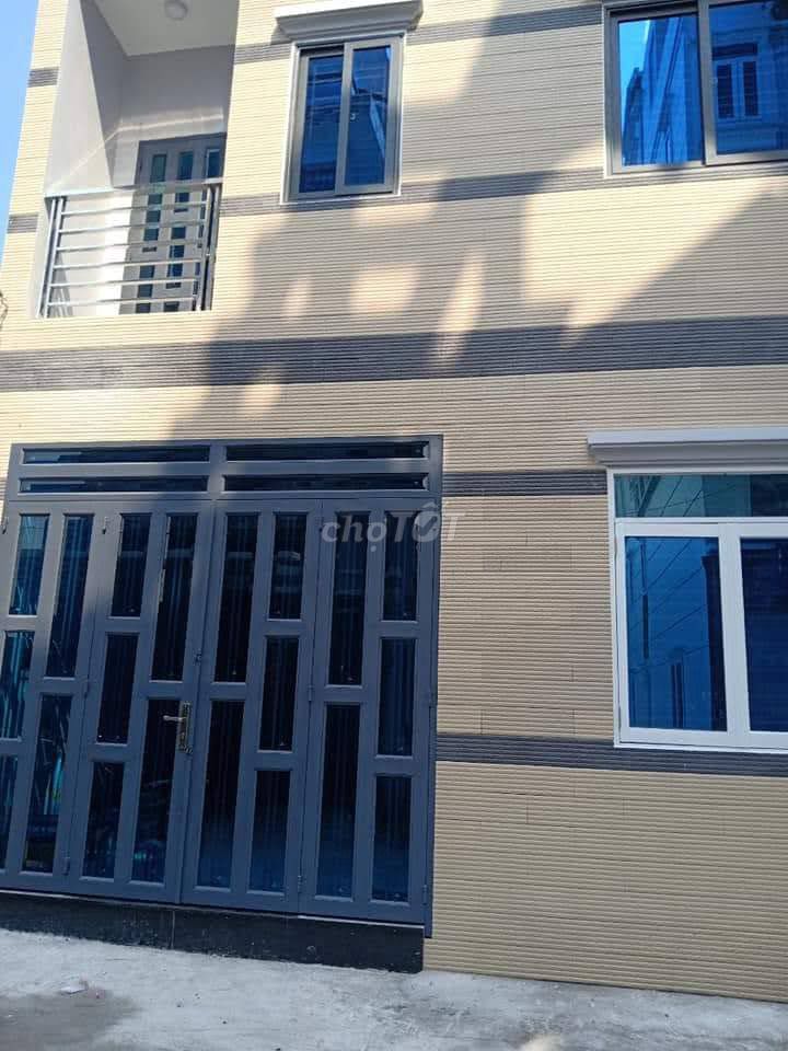 1 st floor in the alleyway, parking car, near Jell-O's Market