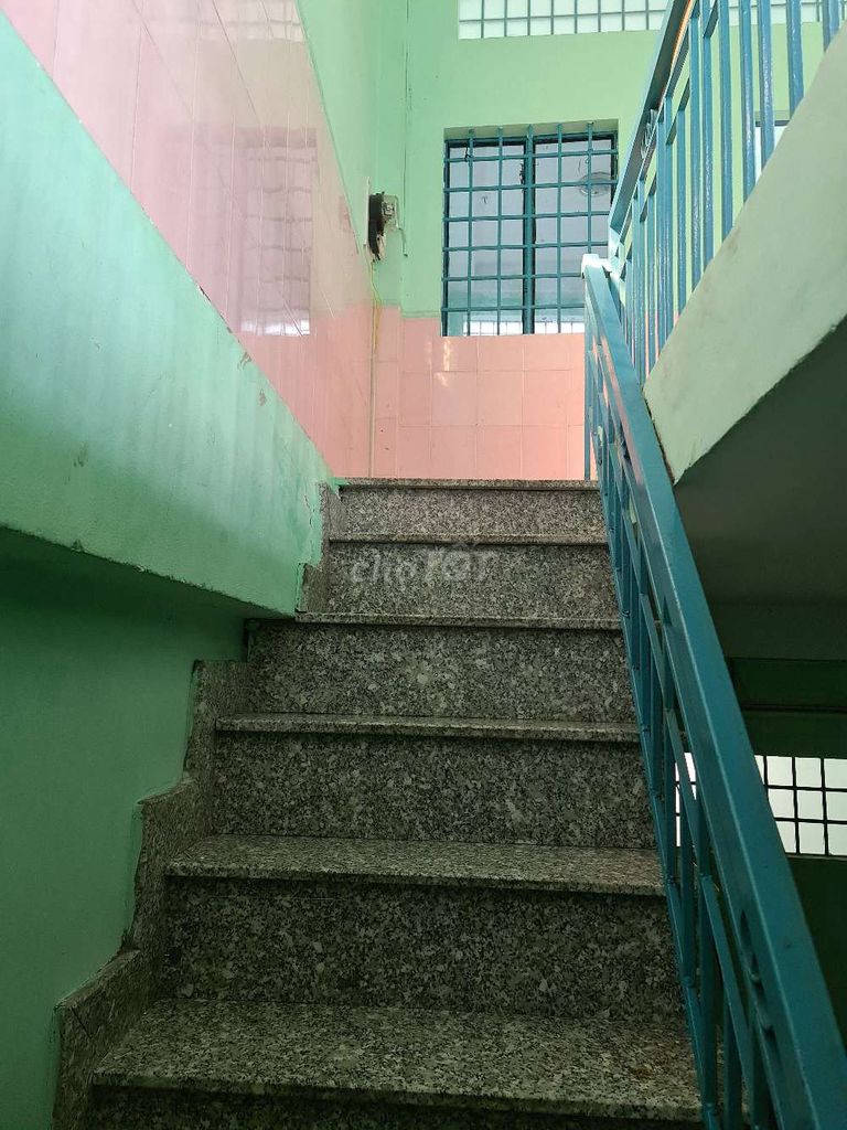Rent the full second floor, with balconies, and top roof chill