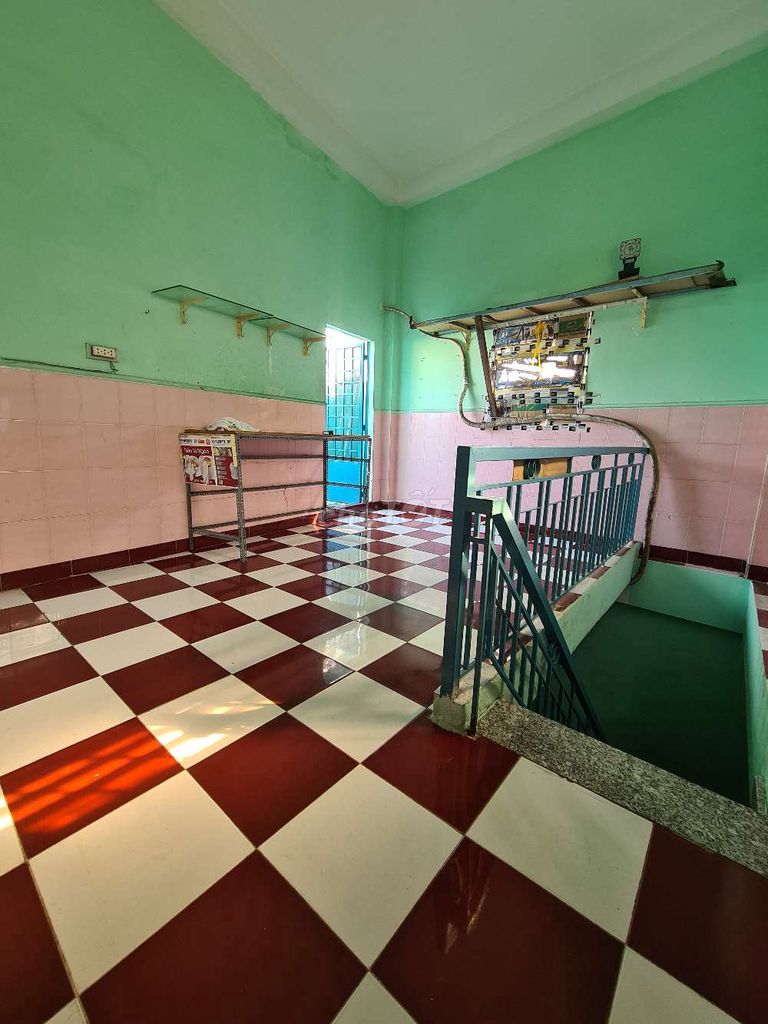 Rent the full second floor, with balconies, and top roof chill