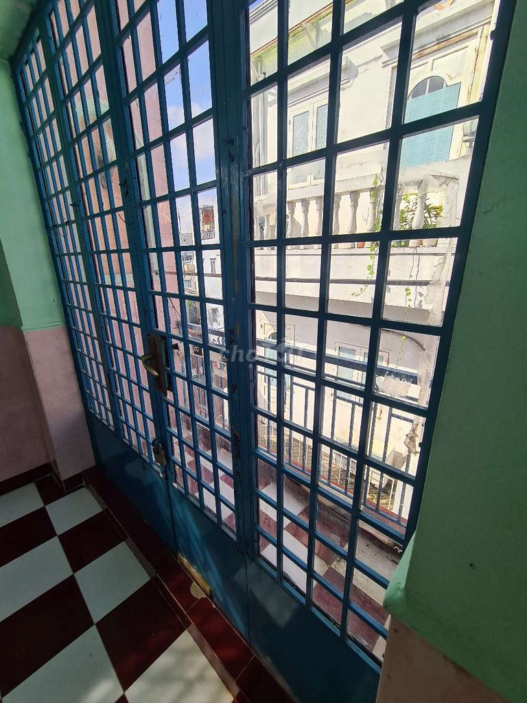Rent the full second floor, with balconies, and top roof chill