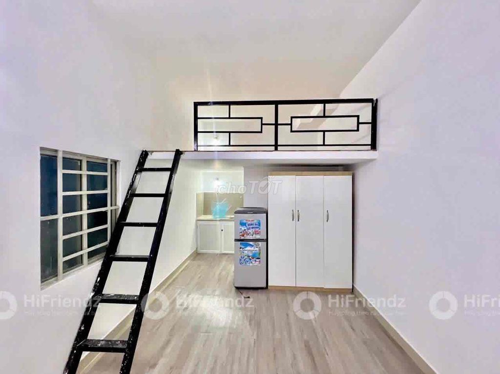 The cheap motel is etown Cộng Hoà-Aero Academy.