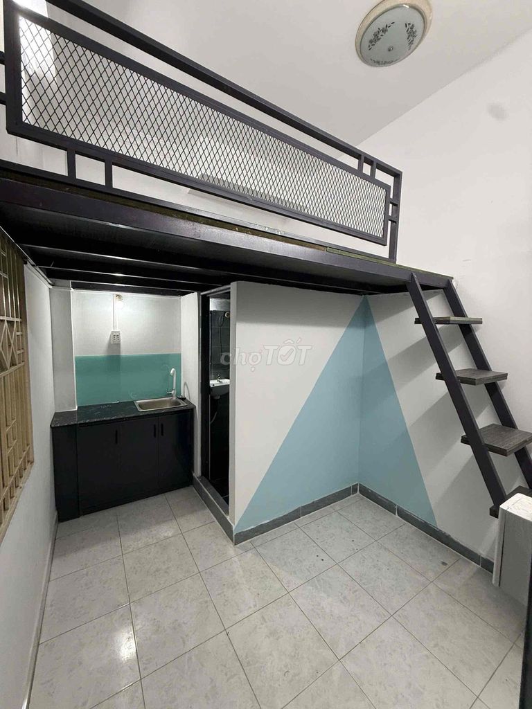 It's the owner who rents a cheap student's room. Tân Bình klick district.