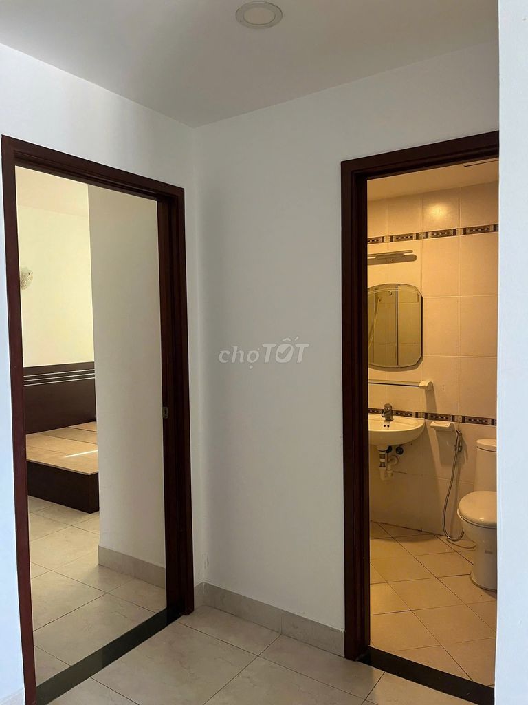 Rent Hùng Vương Plaza apartment full of furniture that can be located right now