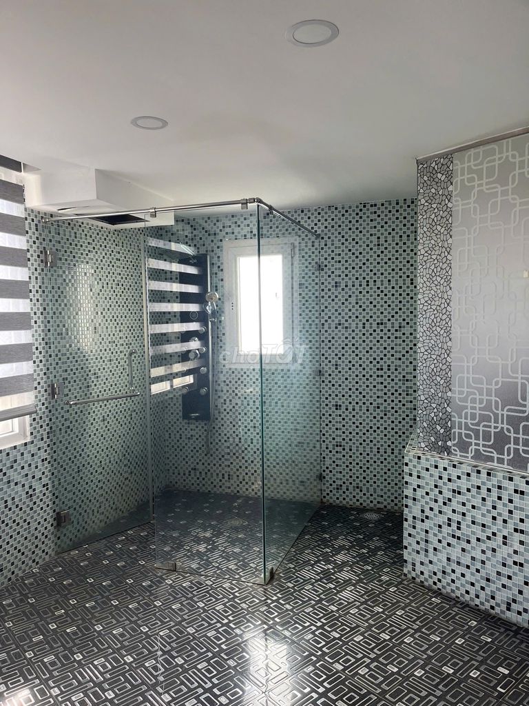 Rent Hùng Vương Plaza apartment full of furniture that can be located right now