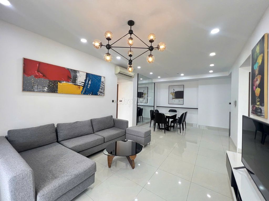 Rent three bedrooms. Misgon royal. 4th. Better house than pictures.