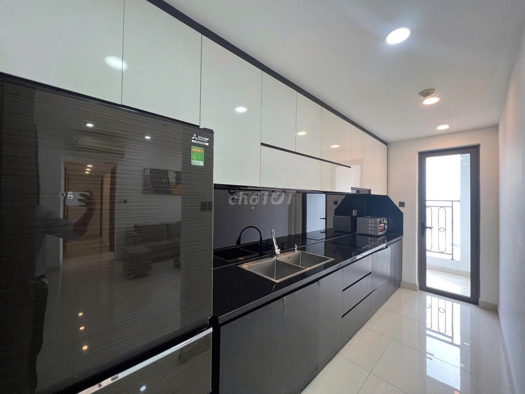 Rent three bedrooms. Misgon royal. 4th. Better house than pictures.