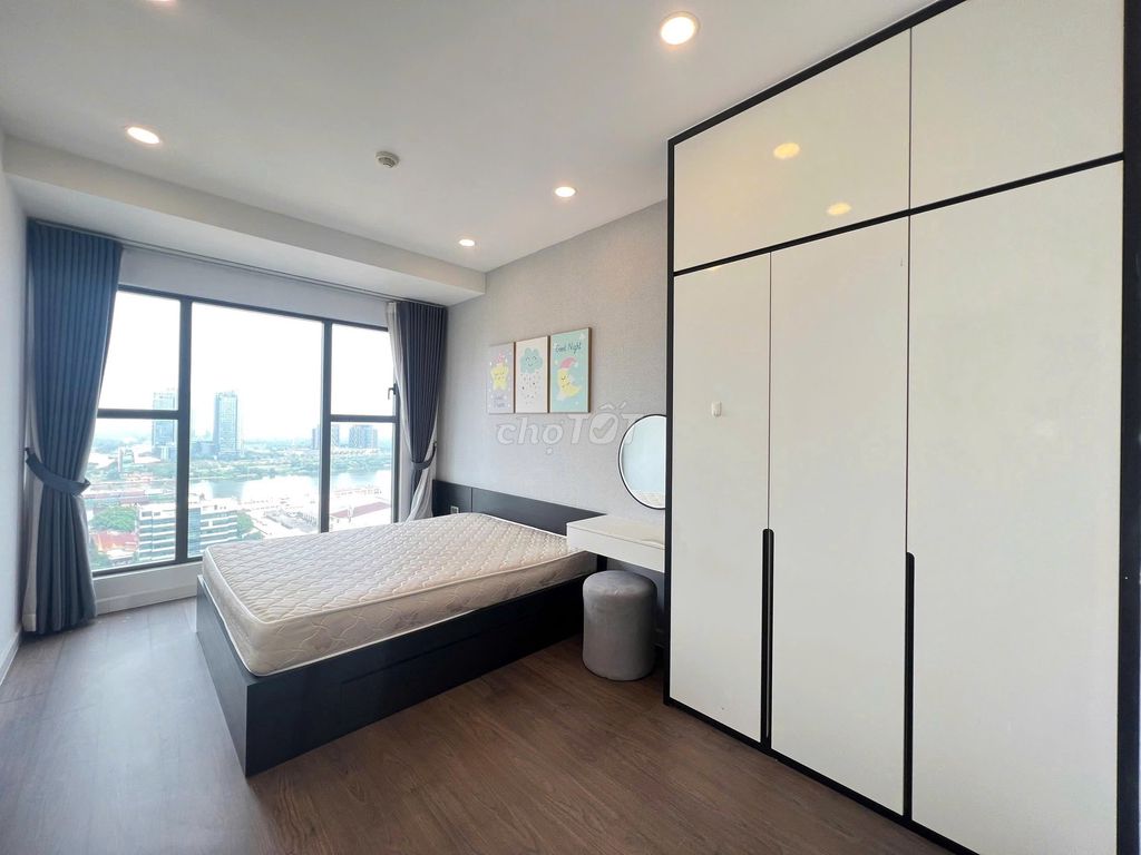 Rent three bedrooms. Misgon royal. 4th. Better house than pictures.