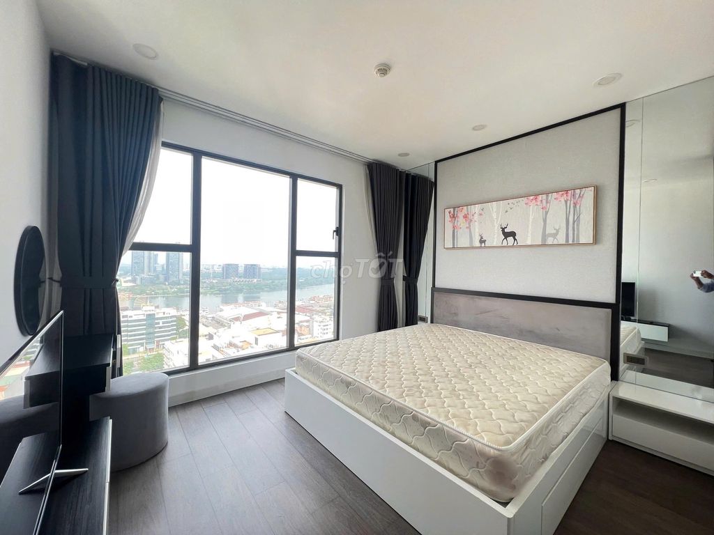 Rent three bedrooms. Misgon royal. 4th. Better house than pictures.