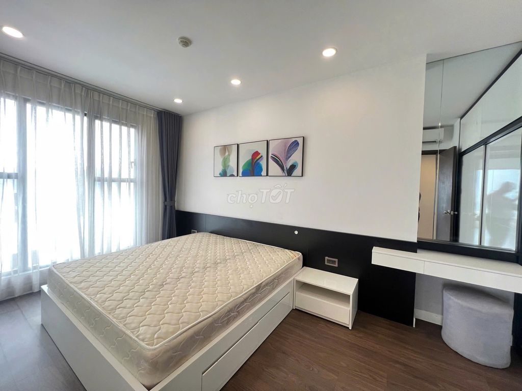 Rent three bedrooms. Misgon royal. 4th. Better house than pictures.