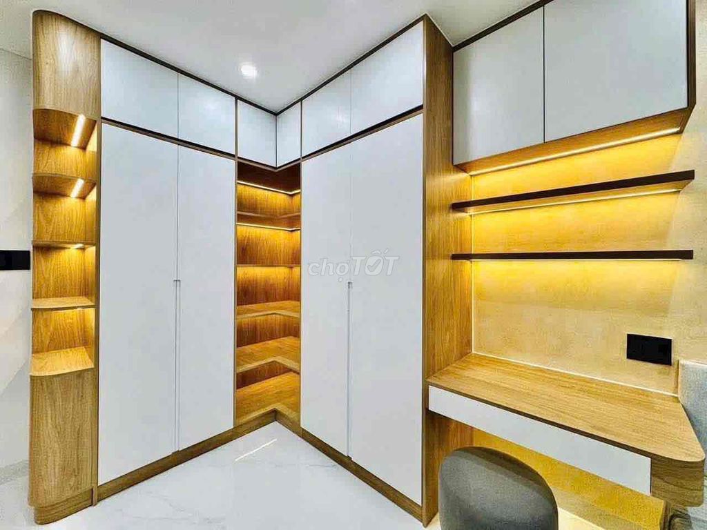 A nice place. One Quang Trung murder. Two third floor bedrooms.