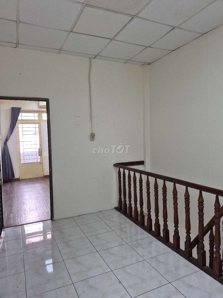 Clean little house, quiet security, leased in the world, dirty, working,