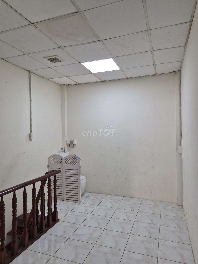 Clean little house, quiet security, leased in the world, dirty, working,
