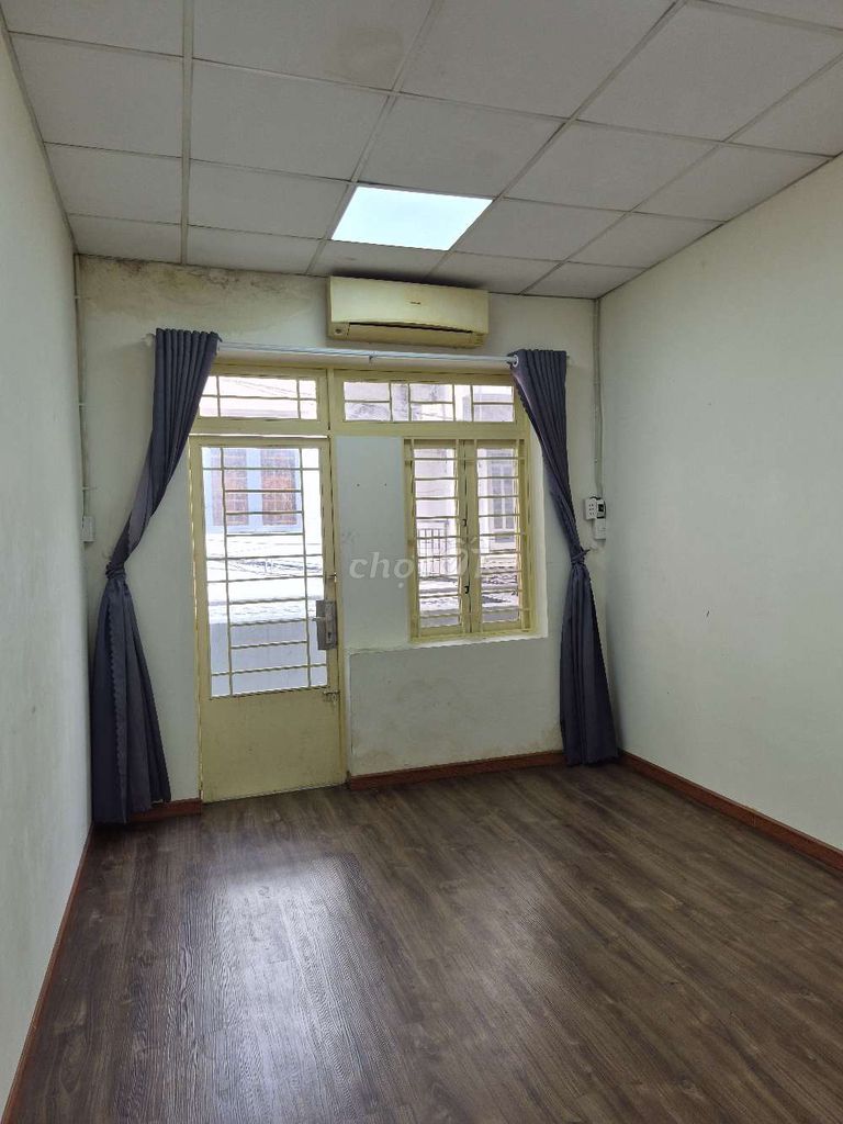 Clean little house, quiet security, leased in the world, dirty, working,