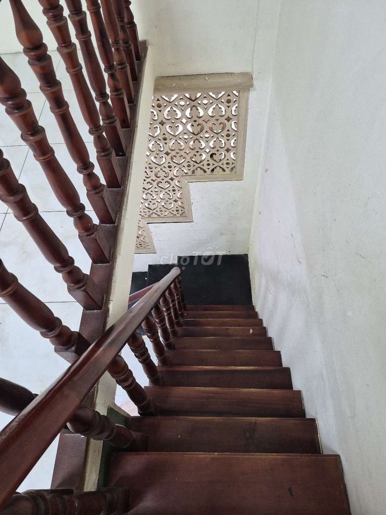 Clean little house, quiet security, leased in the world, dirty, working,