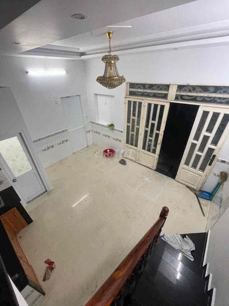 Renting two floors. Three rooms, three motor-car toilets, at Trần Thị Cờ.