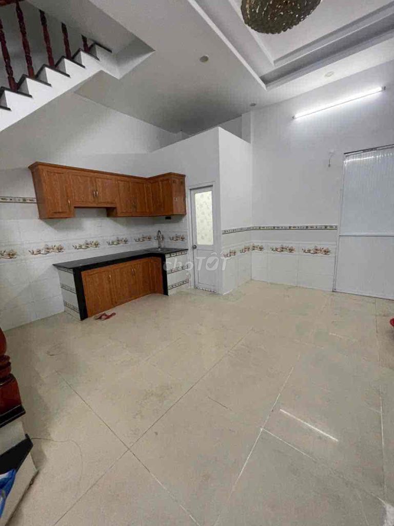 Renting two floors. Three rooms, three motor-car toilets, at Trần Thị Cờ.