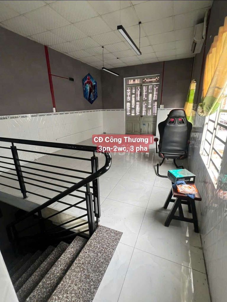 (10 million) The cash house near the Company, two floors, three bedrooms, two bathrooms, three sets.