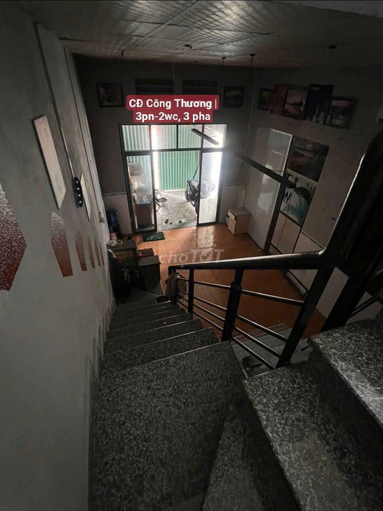 (10 million) The cash house near the Company, two floors, three bedrooms, two bathrooms, three sets.
