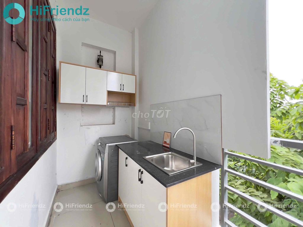 renting the beautiful balcony full utility