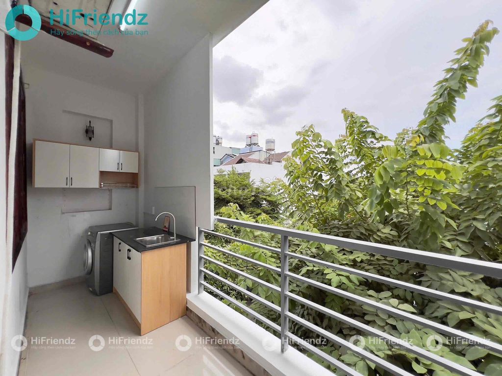 renting the beautiful balcony full utility