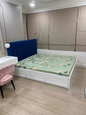He rented the Kingdom apartment to the boss.