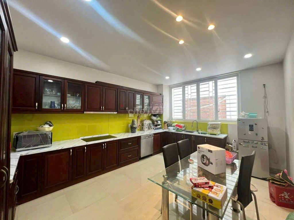 Rent at 49 Tân Hưng.