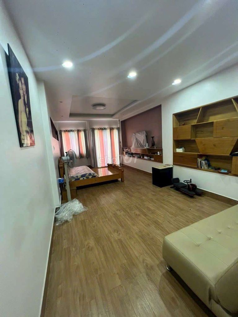 Rent at 49 Tân Hưng.