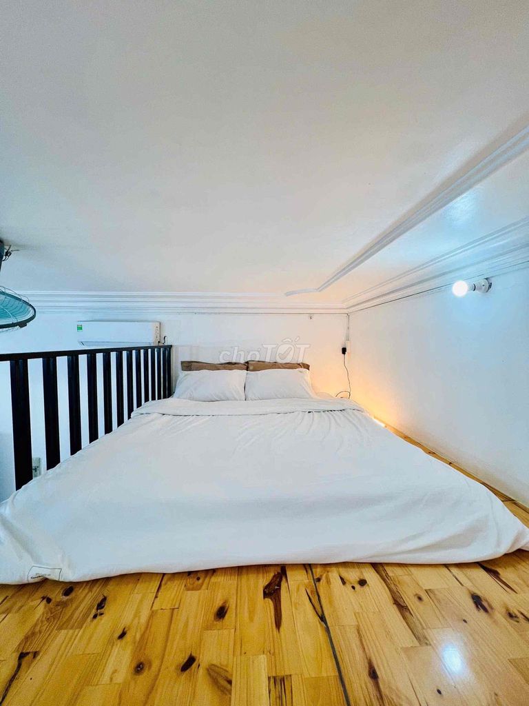 It's a new studio built full of super-high interiors - sky windows - with Bancol