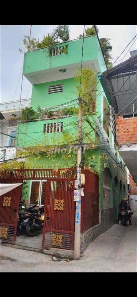 Rent the ground floor, guard, near the New Shun.