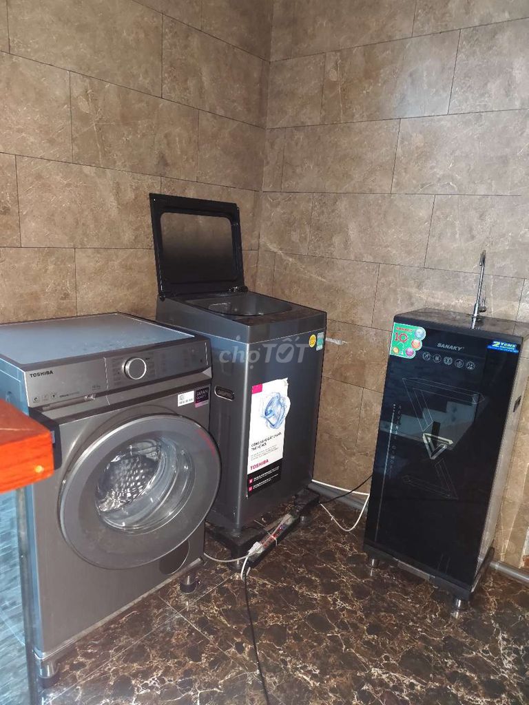 12-dollar district motel.