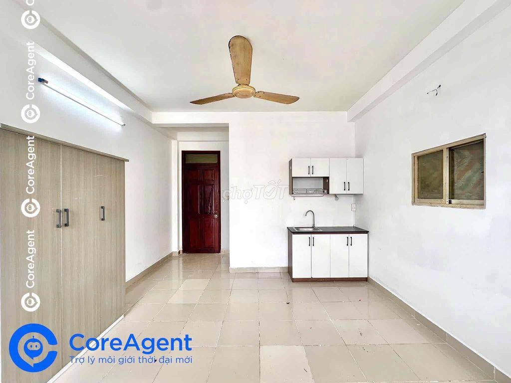 The House has its own balcony near the University of Cvneum Sen, bordering District 11
