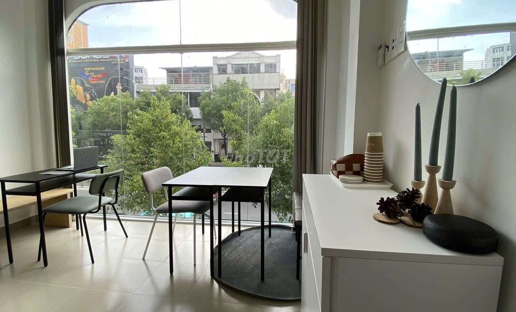 We'll rent it in cash. 170 Nguyễn Văn Trỗi. Three floors. Two bedrooms.