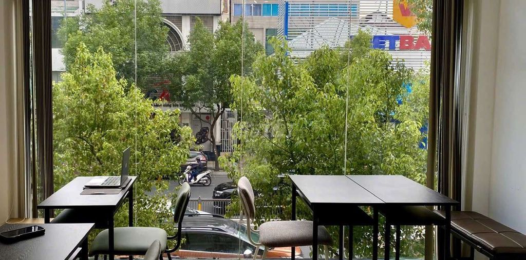 We'll rent it in cash. 170 Nguyễn Văn Trỗi. Three floors. Two bedrooms.