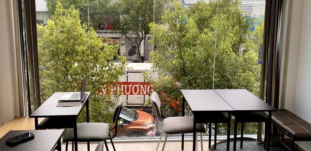 We'll rent it in cash. 170 Nguyễn Văn Trỗi. Three floors. Two bedrooms.