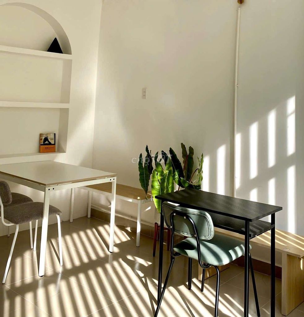 We'll rent it in cash. 170 Nguyễn Văn Trỗi. Three floors. Two bedrooms.