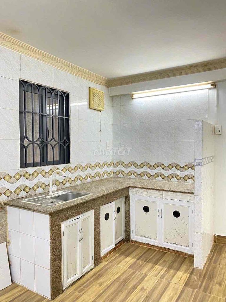 Rent a five-story Royal Leaks Gò Vấp-Scarway - 4 bedrooms 4 toilets