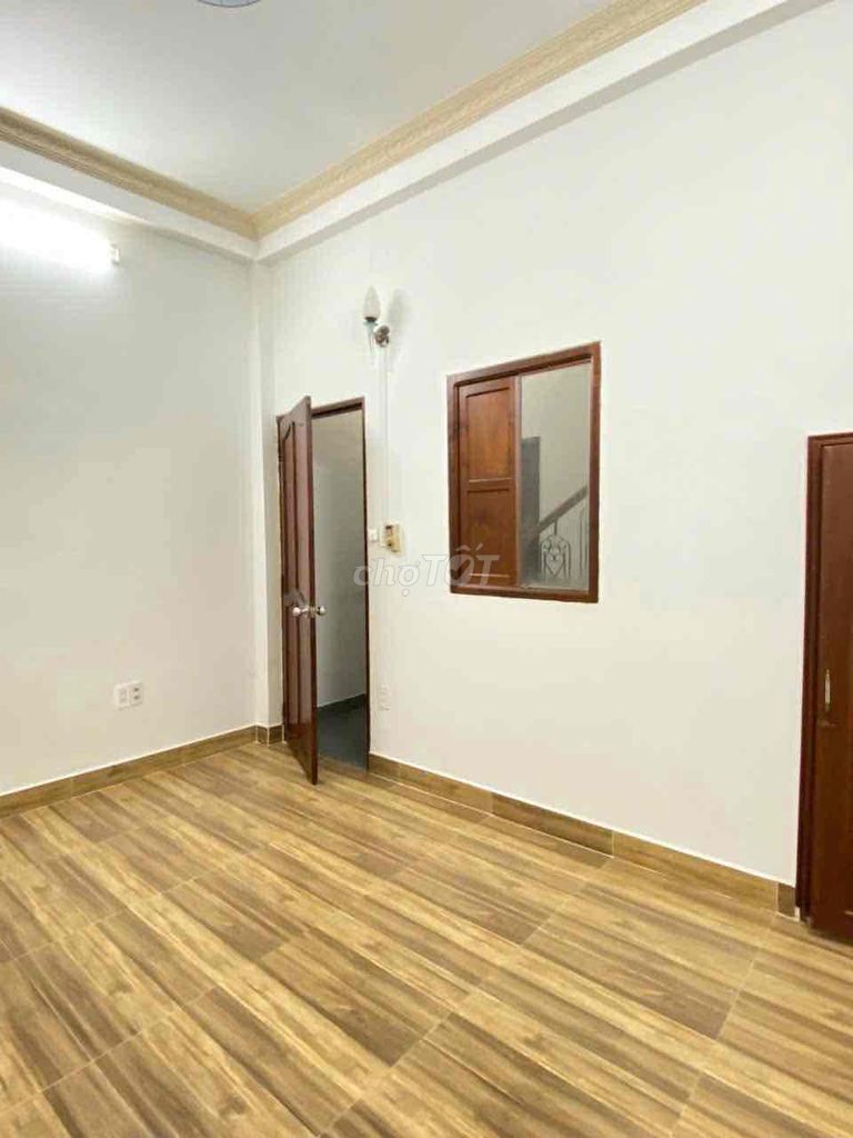 Rent a five-story Royal Leaks Gò Vấp-Scarway - 4 bedrooms 4 toilets
