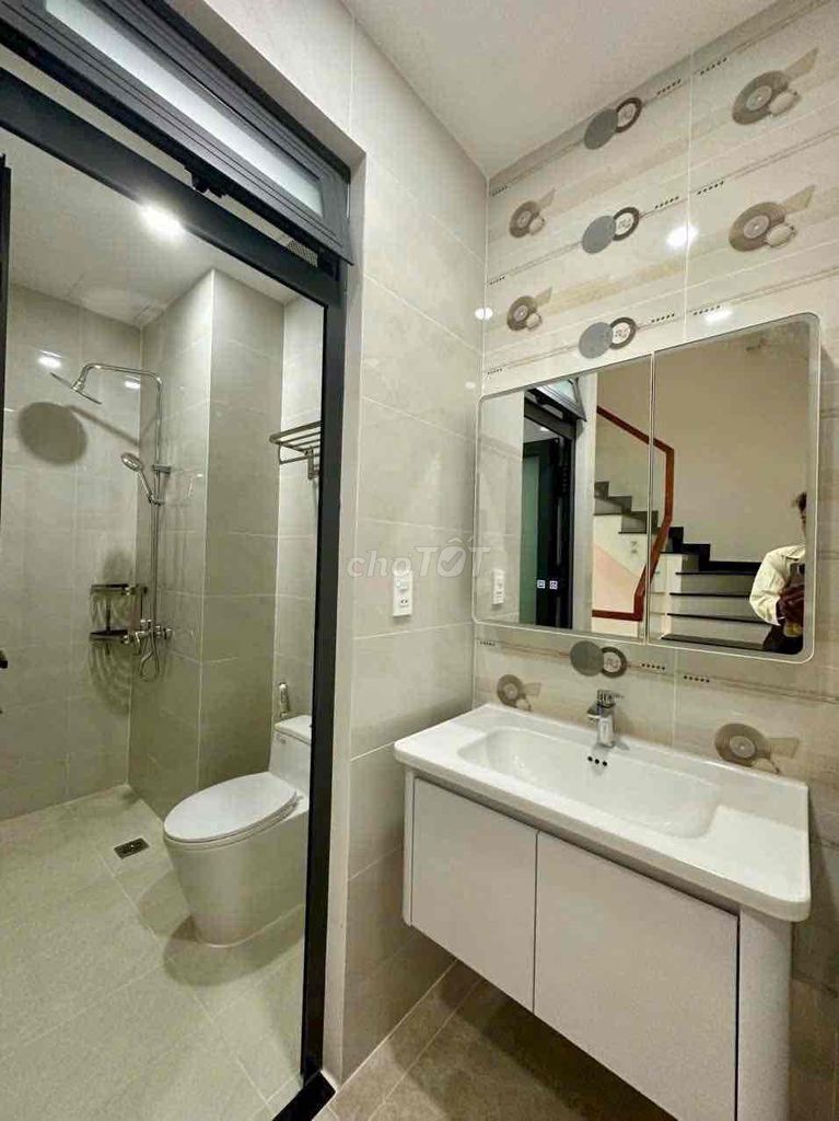 Rent a new house that built Trung Mỹ Tây District 12 3 3 3 3 floors 5 bedroom 5 bathrooms through a 13.5 million truck.
