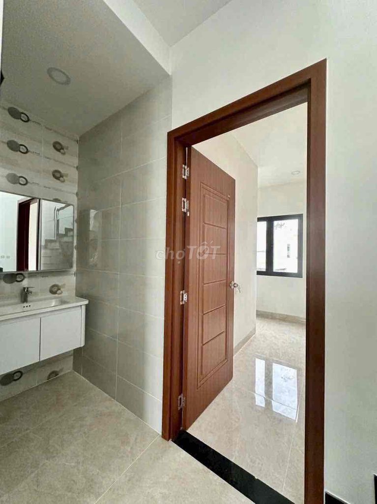 Rent a new house that built Trung Mỹ Tây District 12 3 3 3 3 floors 5 bedroom 5 bathrooms through a 13.5 million truck.