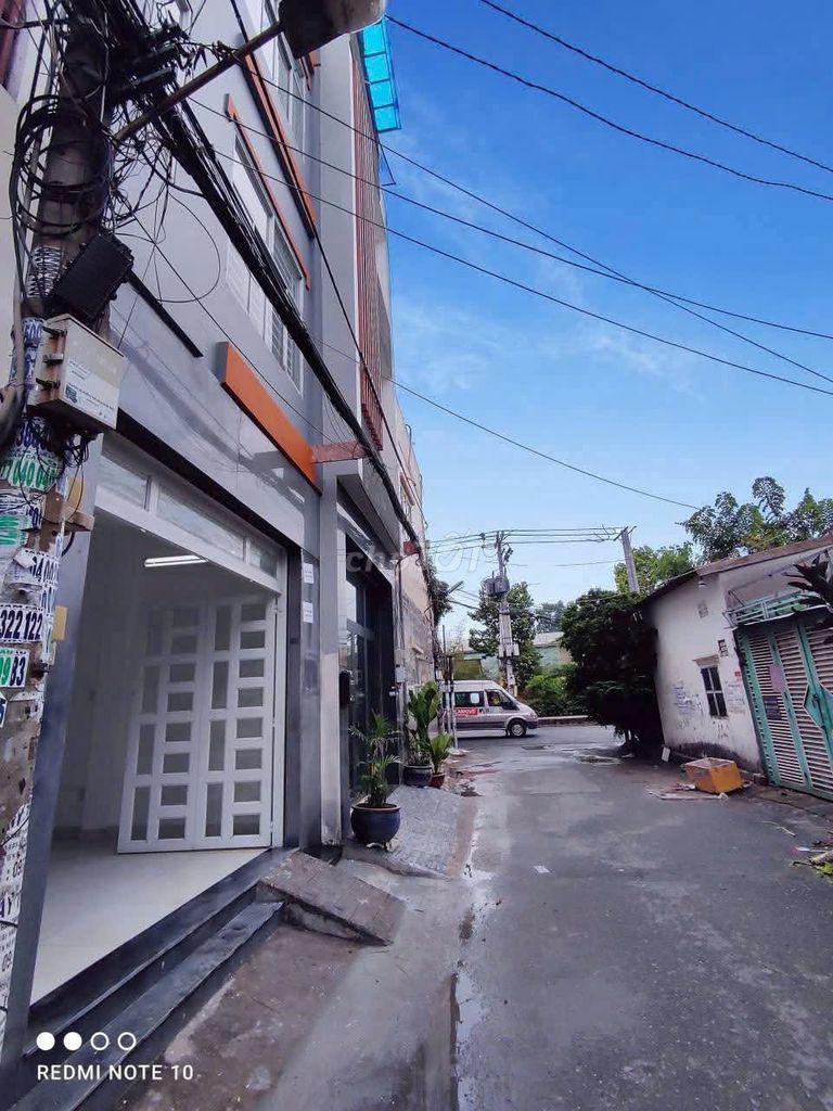 Front 207 - Phạm Văn Bạch 4 x10 1 3rd floor bedroom 3 toilets
