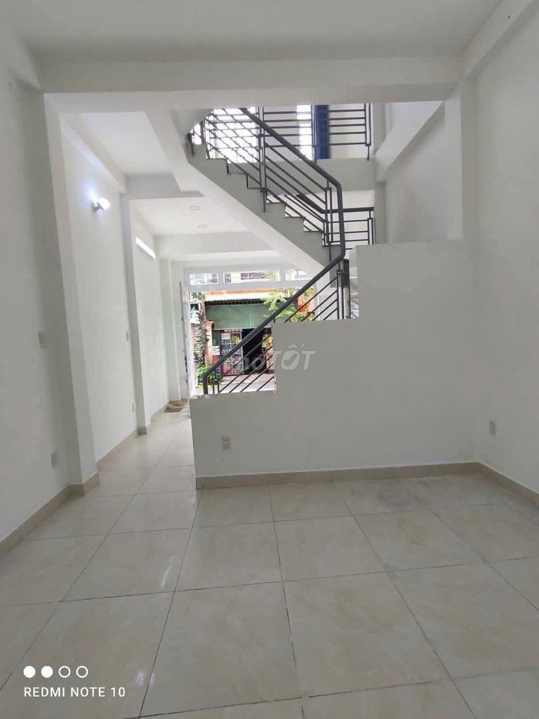 Front 207 - Phạm Văn Bạch 4 x10 1 3rd floor bedroom 3 toilets