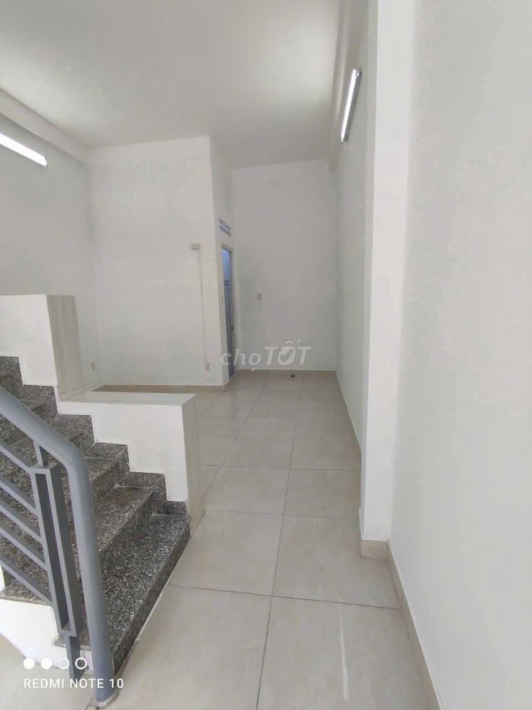 Front 207 - Phạm Văn Bạch 4 x10 1 3rd floor bedroom 3 toilets
