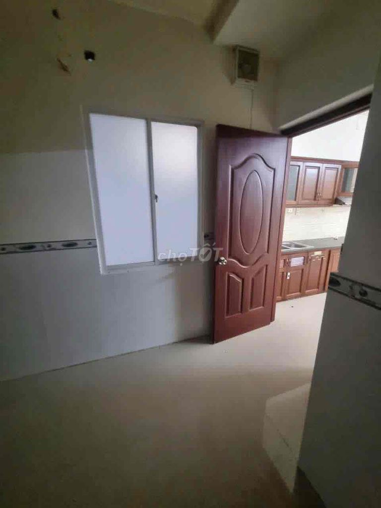 The entire Nguyễn Thanh Tuyền alley house (3,5 x10 meters 1 floor)