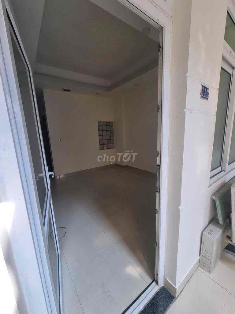 The entire Nguyễn Thanh Tuyền alley house (3,5 x10 meters 1 floor)