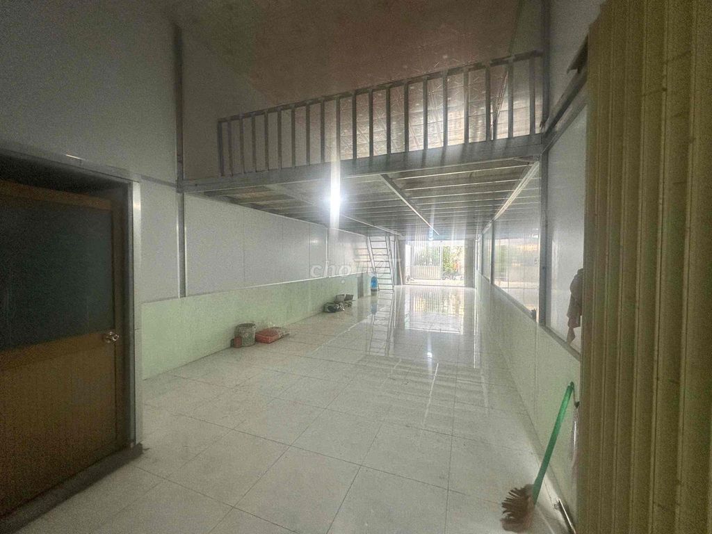 Rent a new warehouse building Hà Huy Giáp tx District 12 bordering 150 meters, 7 million cheap