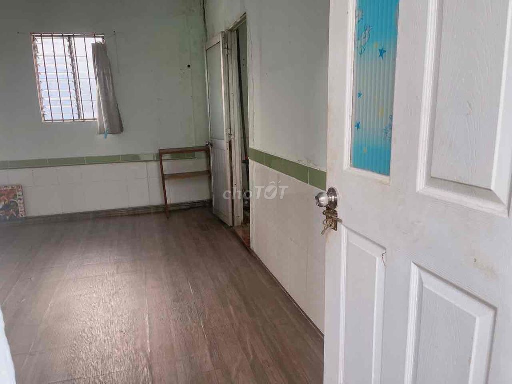 Sv Tô Ký hotel room, District 12.