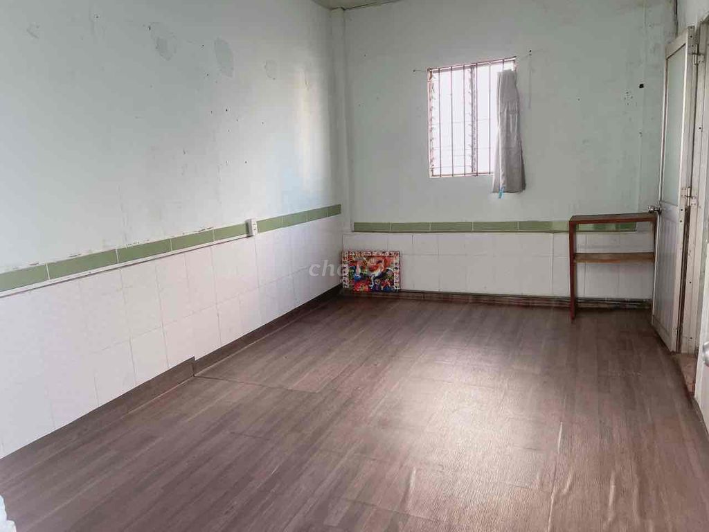 Sv Tô Ký hotel room, District 12.
