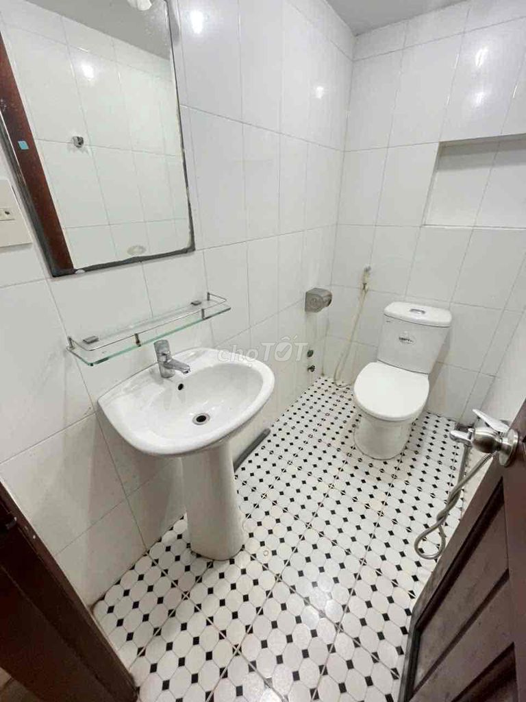 Rent room - cash - with air conditioning - private toilet